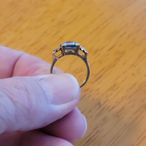 10K Yellow Gold Aquamarine and Diamond Ring - Picture 6 of 7